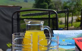 Ashes Farm - Ingleborough Barn Cottage, With 3 Peaks Views, Horton In Ribblesdale, Settle